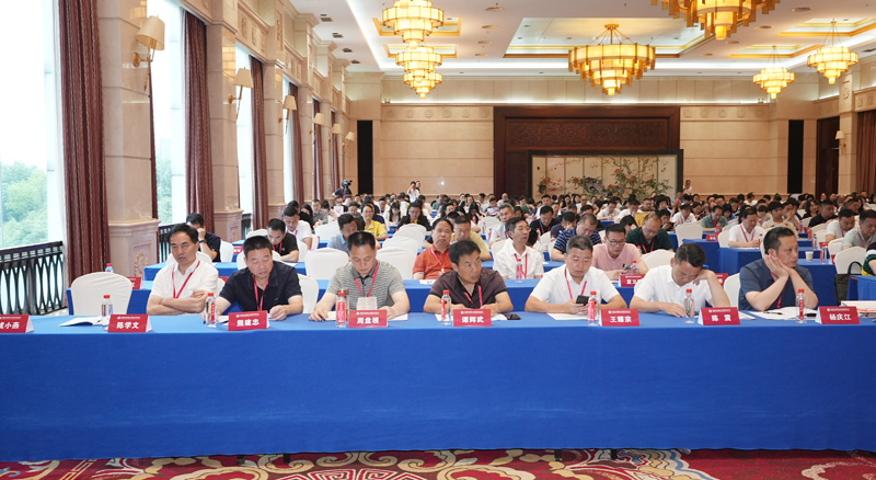 大會左側(cè).jpg 大會左側(cè).jpg